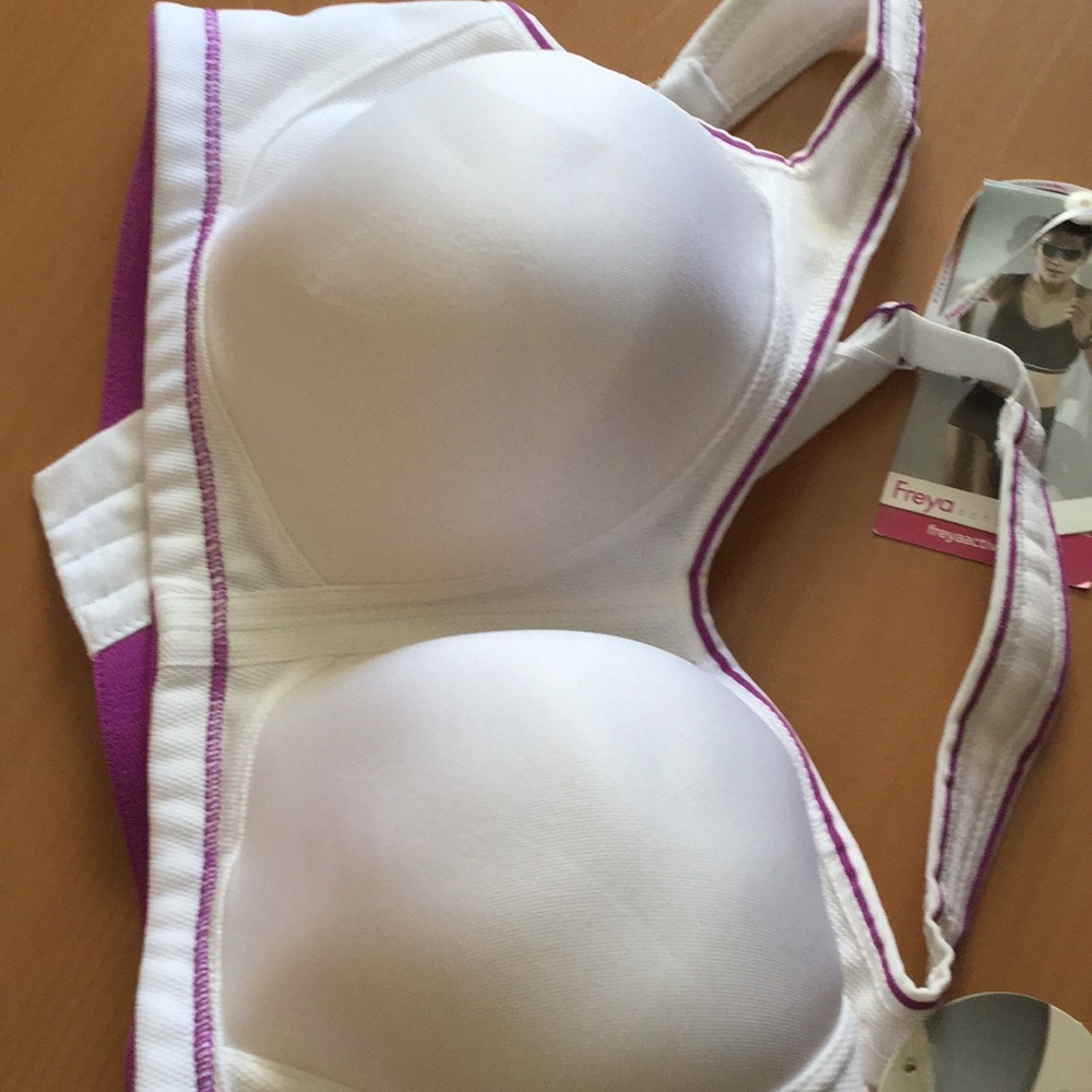 Freya active white with purple outline